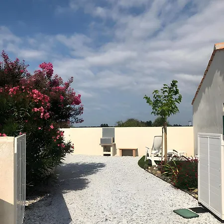 Maison La Petite Oleronaise * سان بيار دو أوليرون