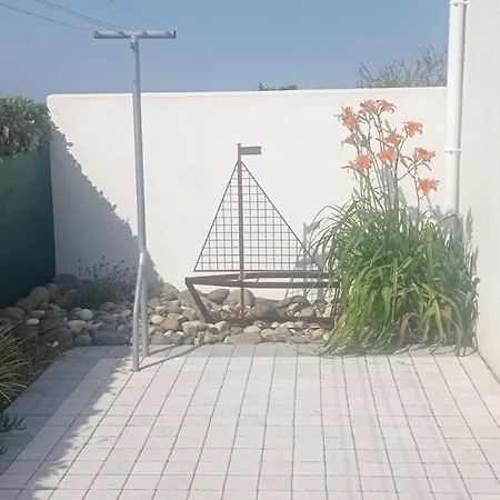 Maison La Petite Oleronaise * سان بيار دو أوليرون