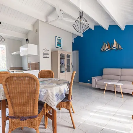 Maison La Petite Oleronaise * سان بيار دو أوليرون