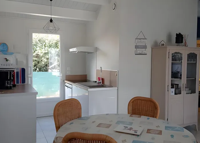 Maison La Petite Oleronaise بيت للعطل سان بيار دو أوليرون