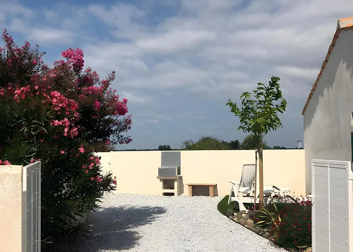 Maison La Petite Oleronaise * سان بيار دو أوليرون